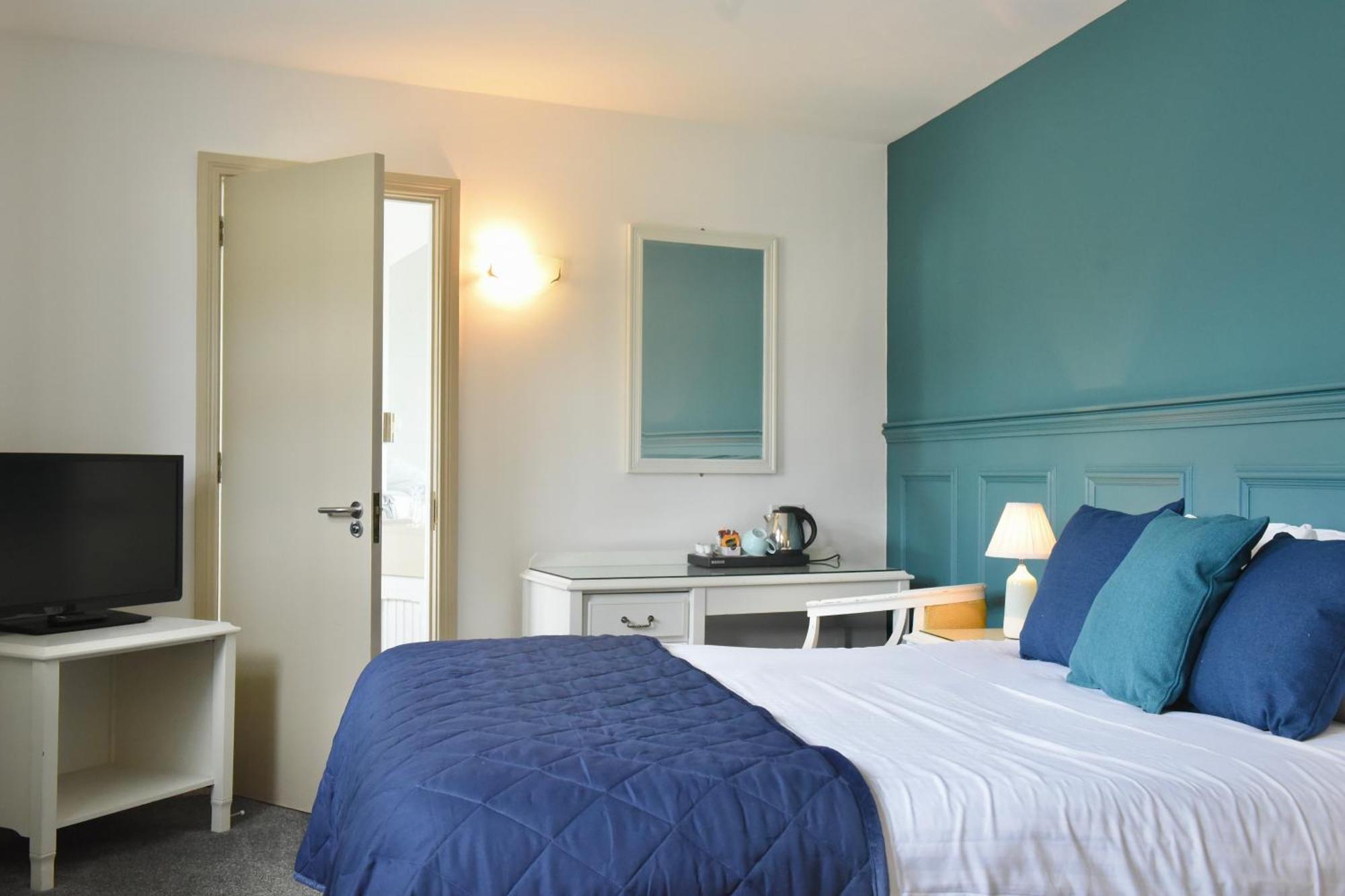 The Lough & Quay Accommodation Town Centre ワーレンポイント エクステリア 写真