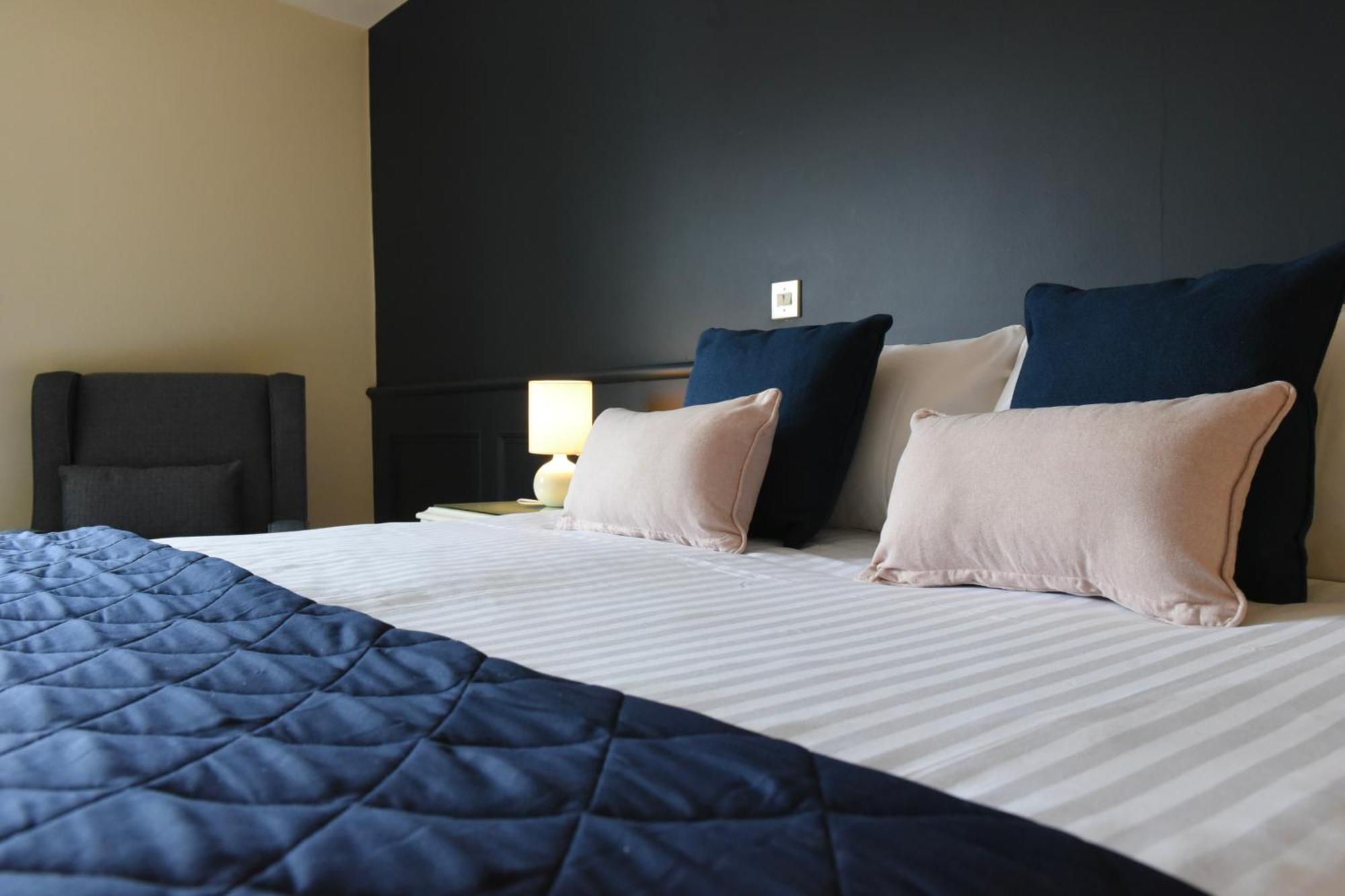 The Lough & Quay Accommodation Town Centre ワーレンポイント エクステリア 写真