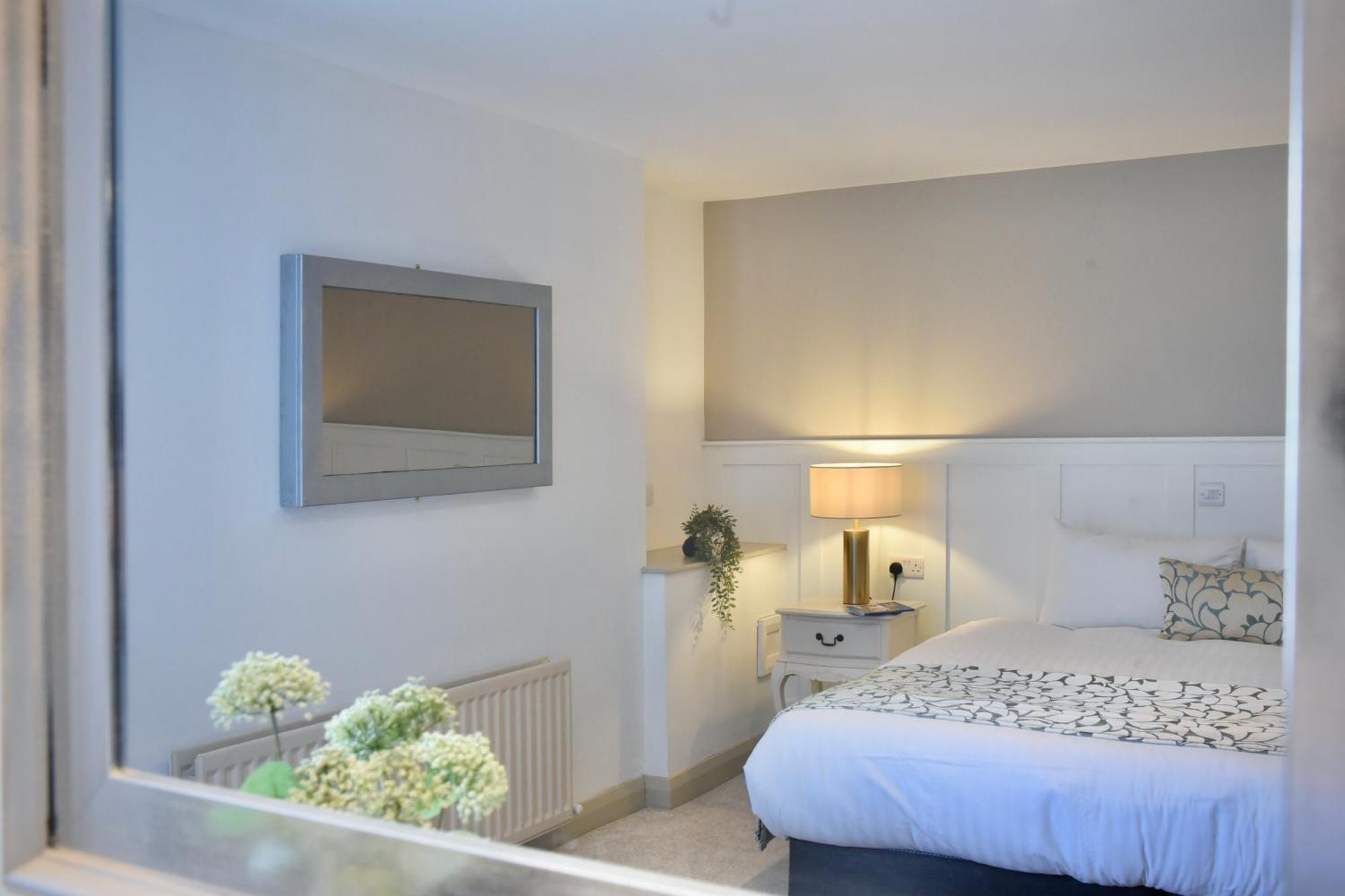 The Lough & Quay Accommodation Town Centre ワーレンポイント エクステリア 写真