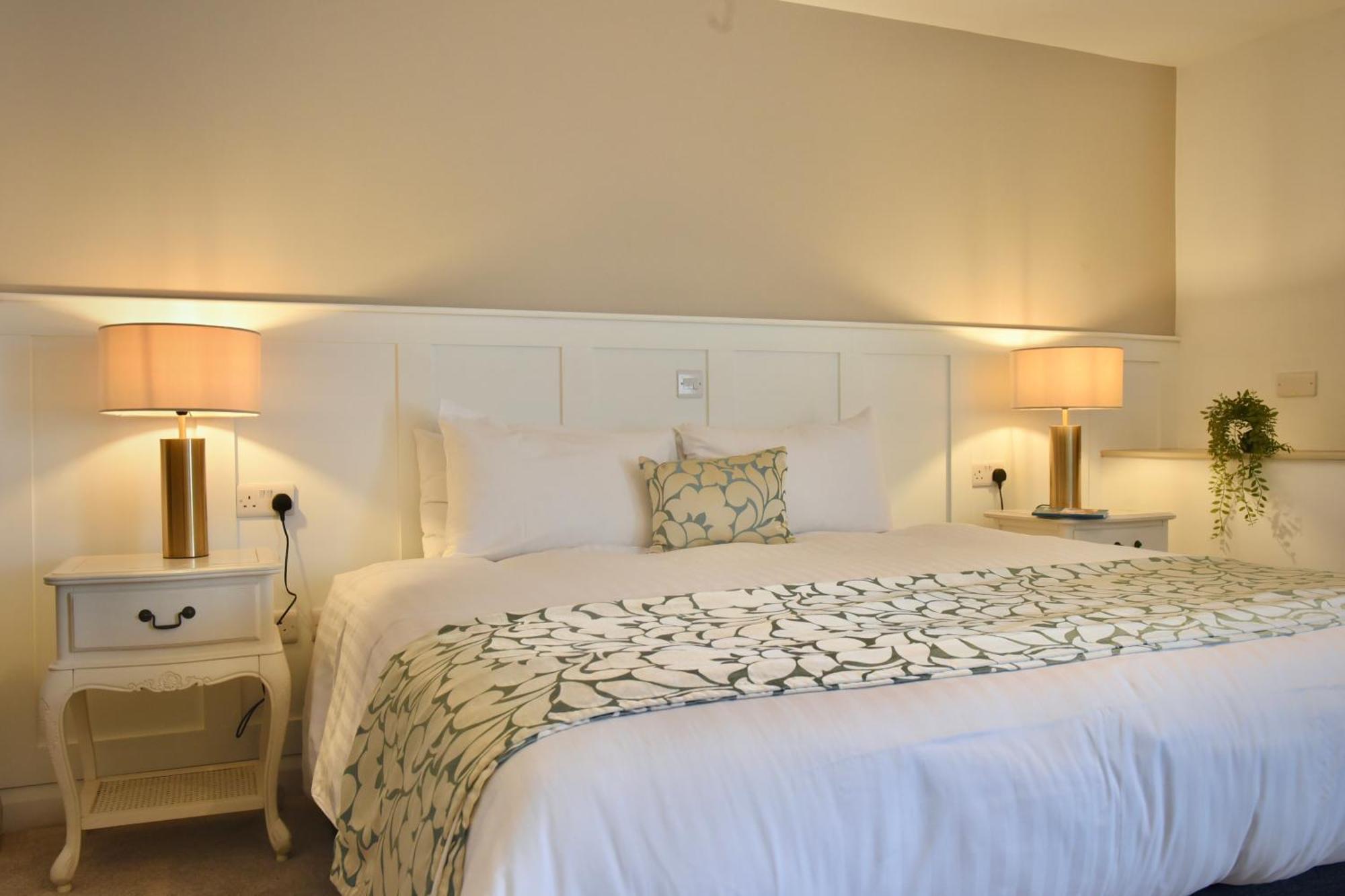 The Lough & Quay Accommodation Town Centre ワーレンポイント エクステリア 写真