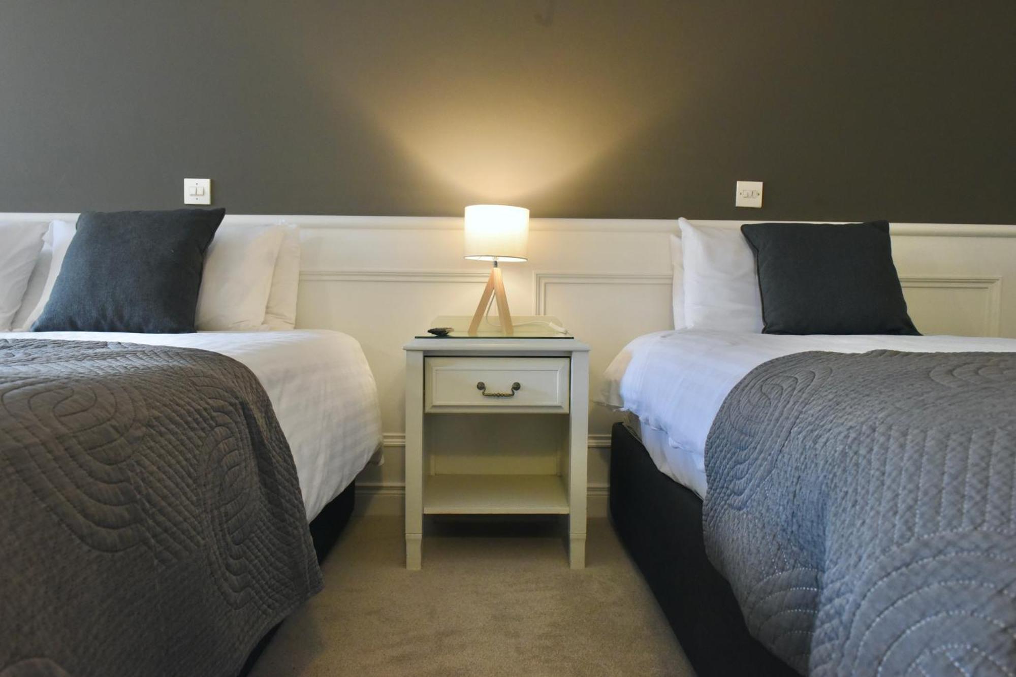 The Lough & Quay Accommodation Town Centre ワーレンポイント エクステリア 写真