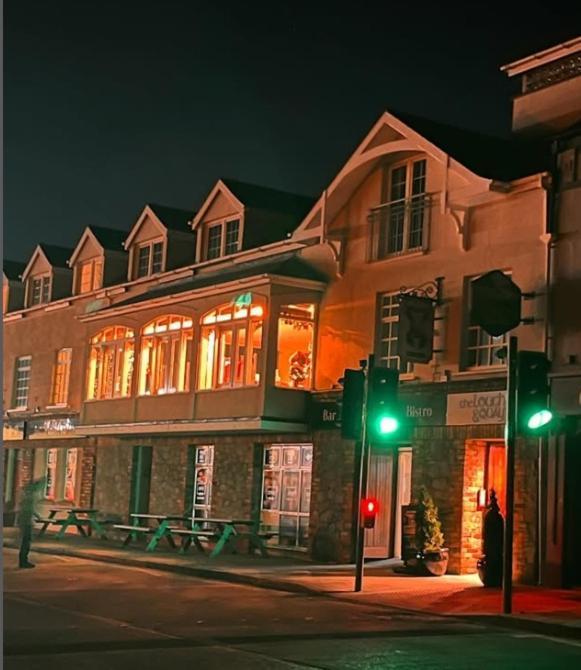 The Lough & Quay Accommodation Town Centre ワーレンポイント エクステリア 写真